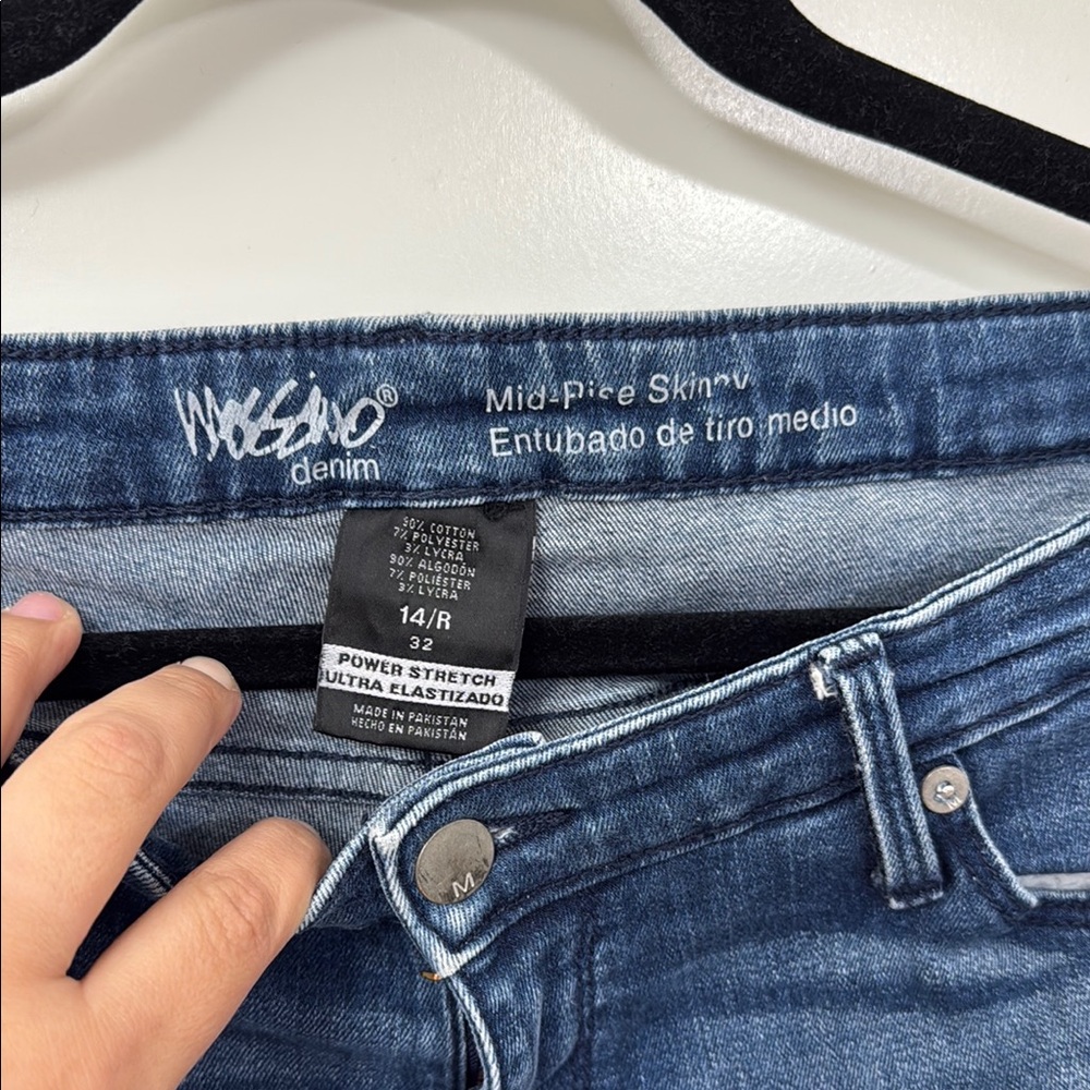 Mossimo Mid Rise Blue Jean  Womens size 14R/32 Distressed Light Blue - Picture 2 of 11